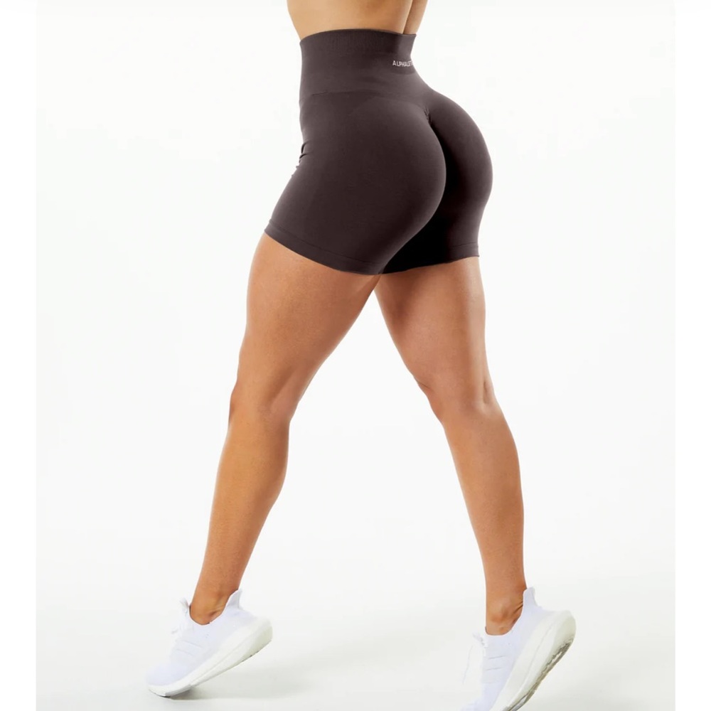New Alphalete Amplify Shorts 4.5” Chocolate